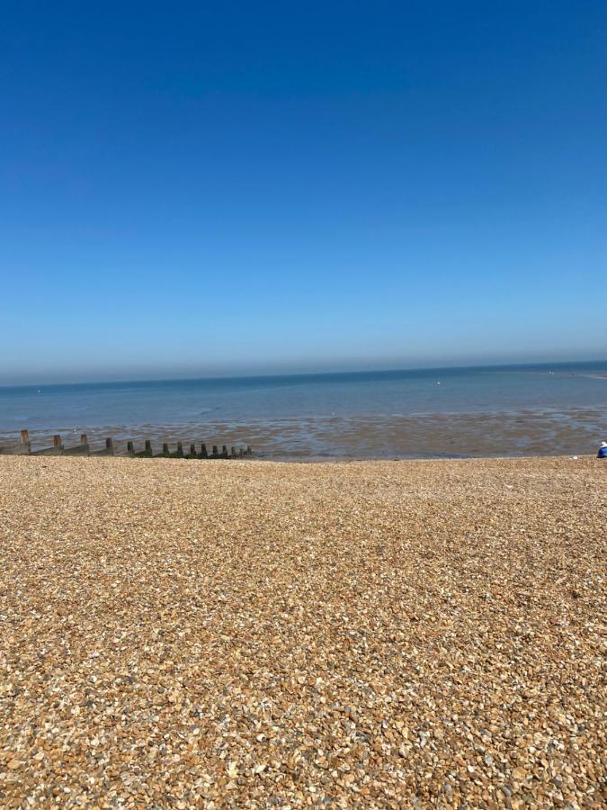 The Beach Retreat Whitstable Apartment Екстериор снимка